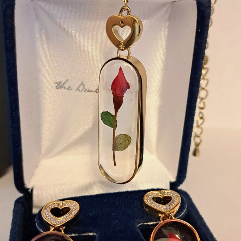 Danbury Mint Gift Set Earrings And Pendant Flowers Rose And Hearts Gold Tone - Picture 10 of 11